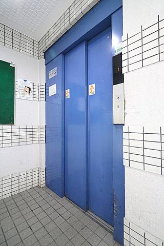 4階まではこちらでどうぞ