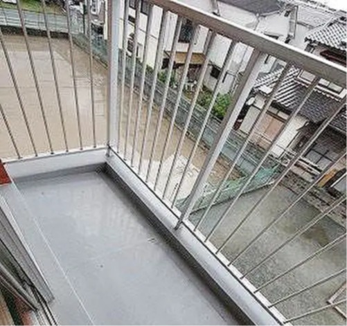 2面バルコニーでございます。