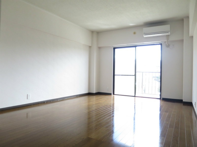 日当たり良好の広々リビングです。