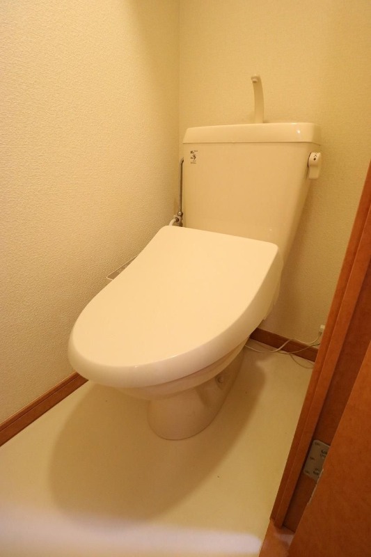 清潔感のあるトイレですね