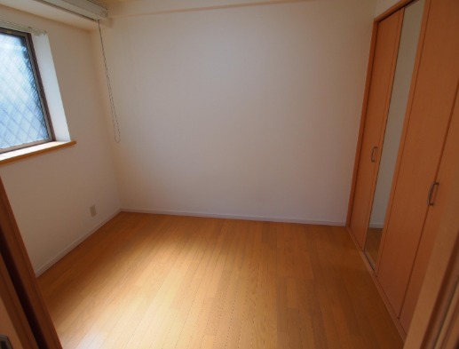 こちら寝室にいかがでしょうか。