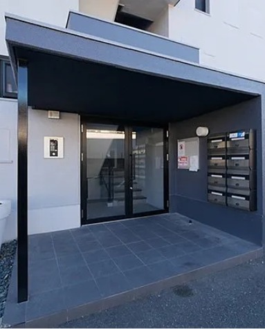 オートロックの入り口で安心です