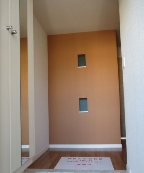 明るい玄関でお出迎え。
