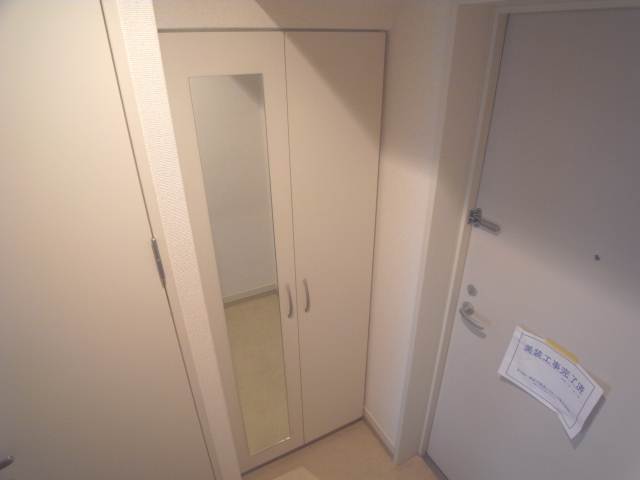 シューズボックスも白でオシャレです
