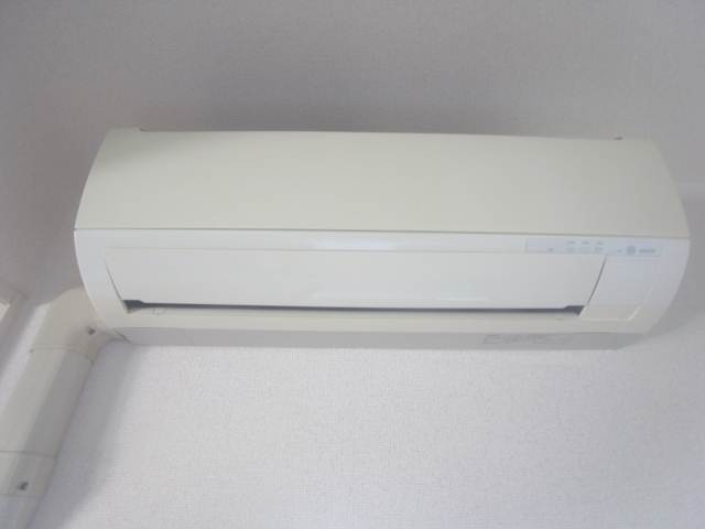 なんとエアコンが設備でついております