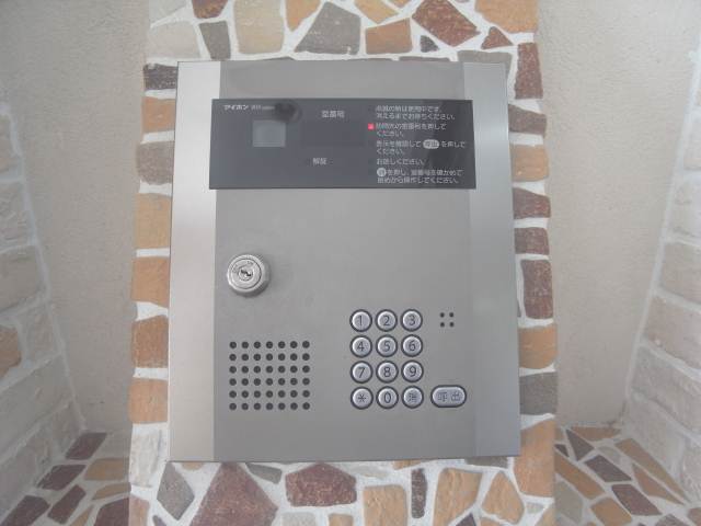 こちらがエントランスのオートロックになります
