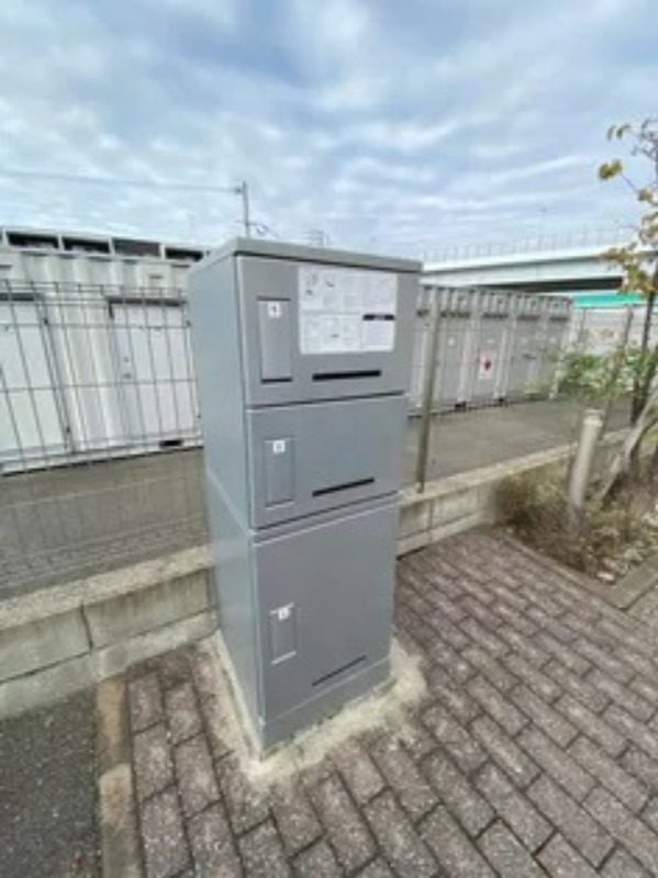 宅配ボックス付きです。