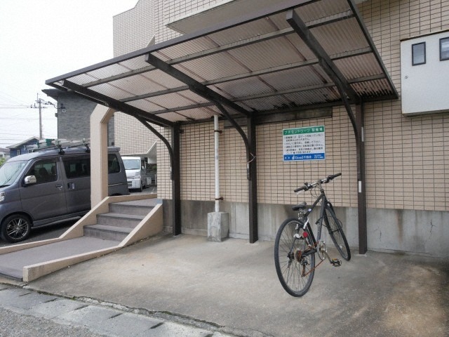 自転車はこちらで