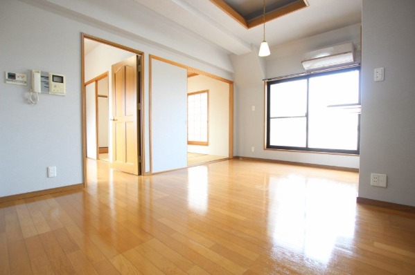 家具の配置にリビングですね
