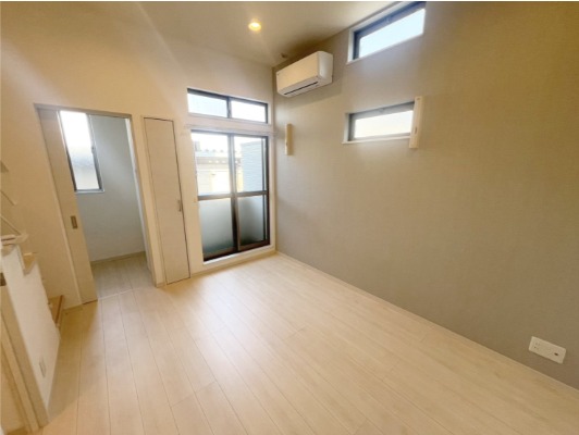 二面採光で明るいお部屋です