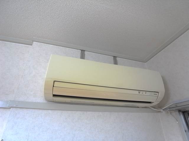 エアコン付きで年中快適に過ごせますね。