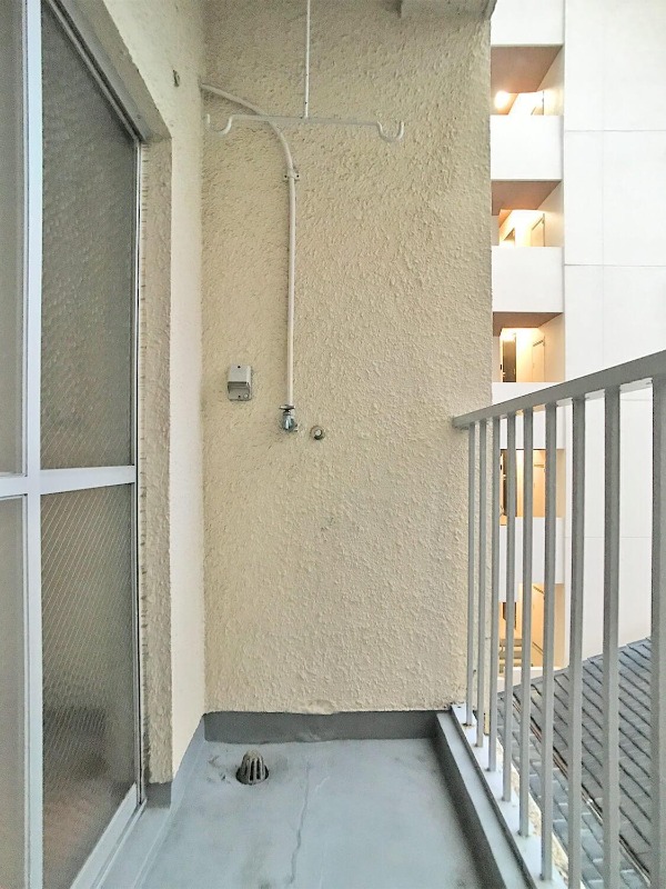 洗濯機はここ。