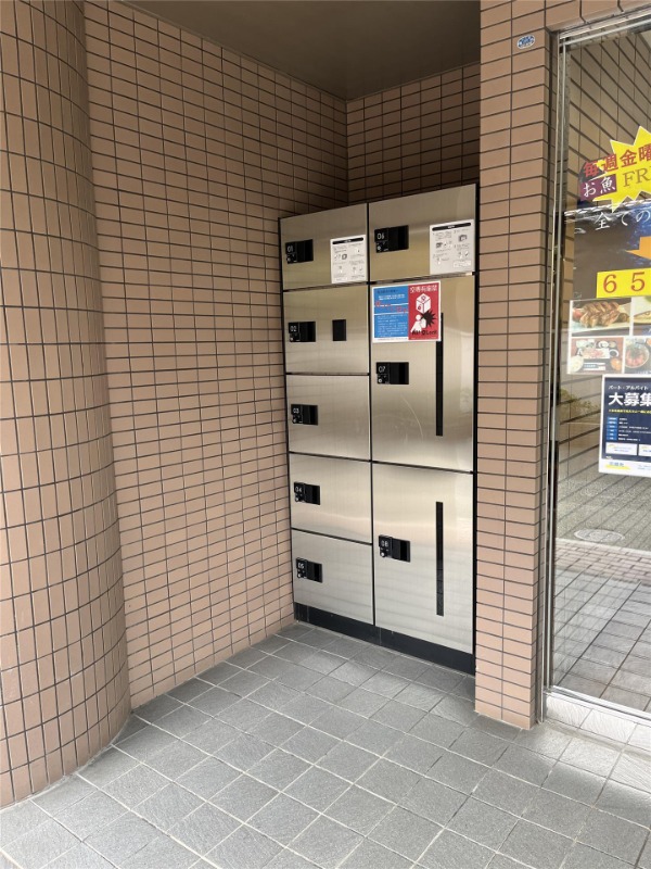 宅配ボックス付きです。