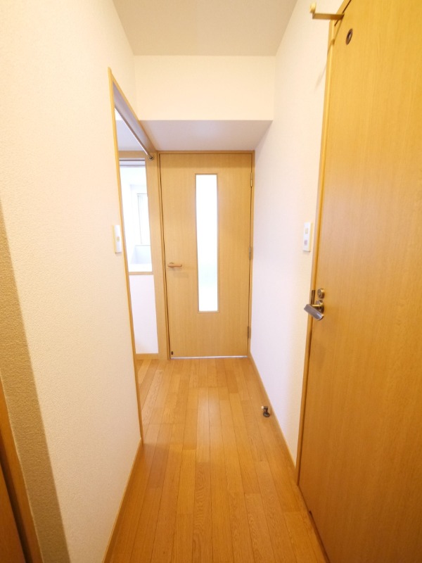 しっかり家具が運べる廊下です。