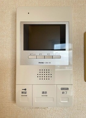 モニター付きインターホン付きです。