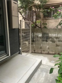 お天気はいい日はこちらに洗濯ものをどうそ！