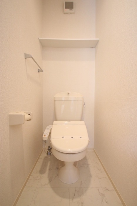 清潔感のあるトイレです