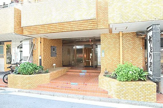 エントランスはこのようになっております。