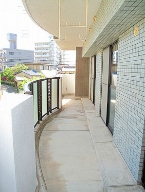 晴れた日はこちらで洗濯物を干せます