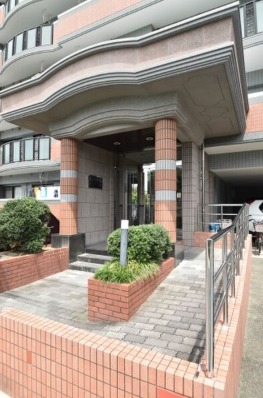 存在感のあるエントランスです