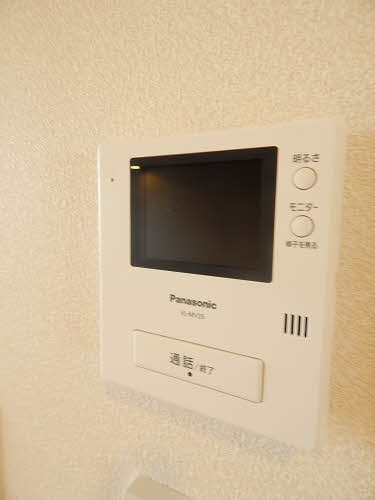 モニタ付きインターホン付きです。
