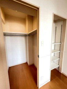かさばりやすいお洋服もたっぷり収納可能です