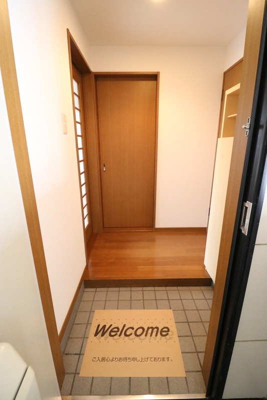 明るい玄関でお出迎え！