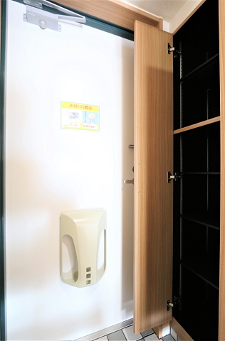 沢山の靴が収納できるシューズボックスです
