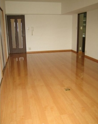 家具の配置に困らないリビングですね