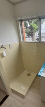 洗濯機はここ。