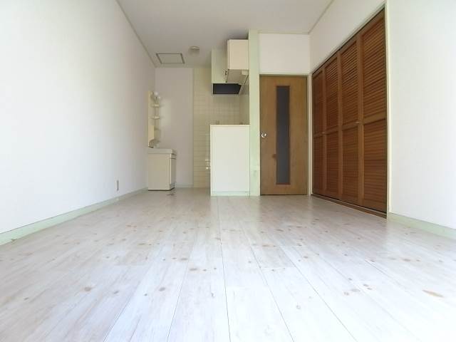明るくて綺麗な部屋です