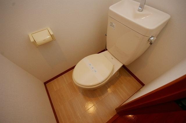 清潔感のあるトイレです