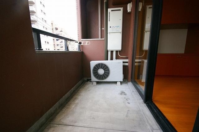 晴れた日はこちらで洗濯物を干せます