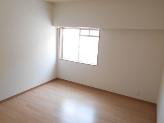 こちらは寝室にいかがでしょうか
