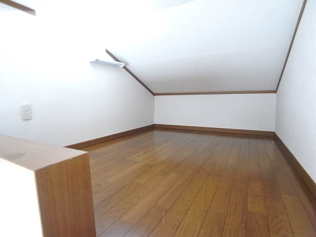 寝室にも物置としてもお使いいただけます