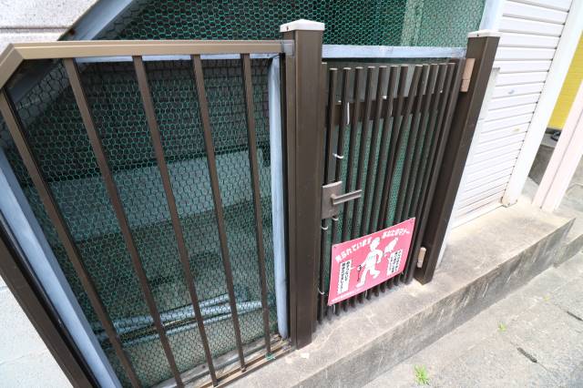 敷地内にゴミ置き場あります