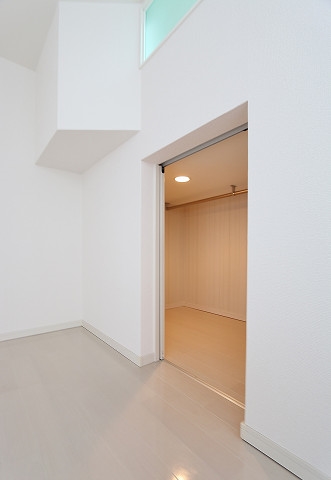 お洋服が多い方でも楽々収納できます