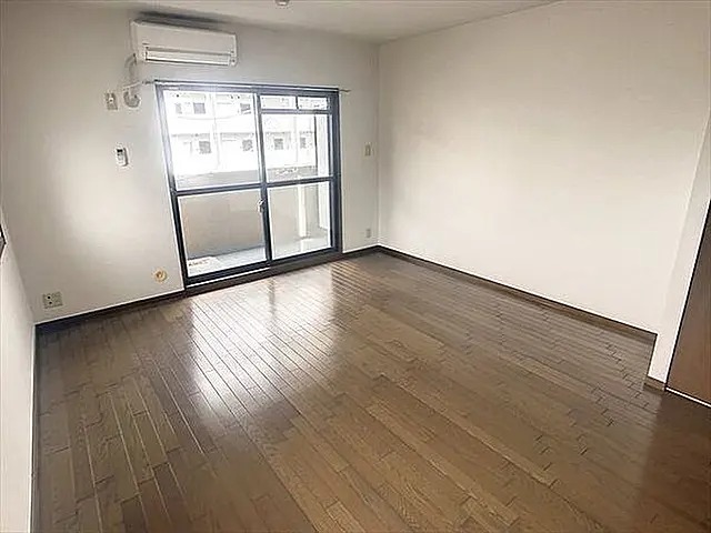 日当たり良好なリビングでお過ごしくださいませ