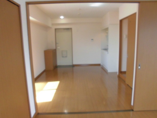 広々としたリビングでお過ごしくださいませ