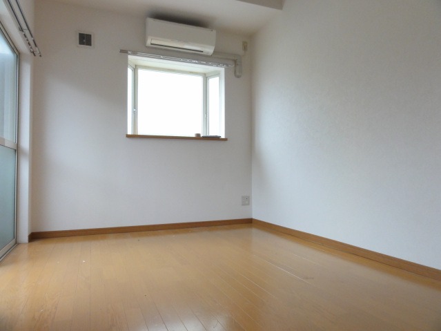 家具の配置に困らないリビングですね