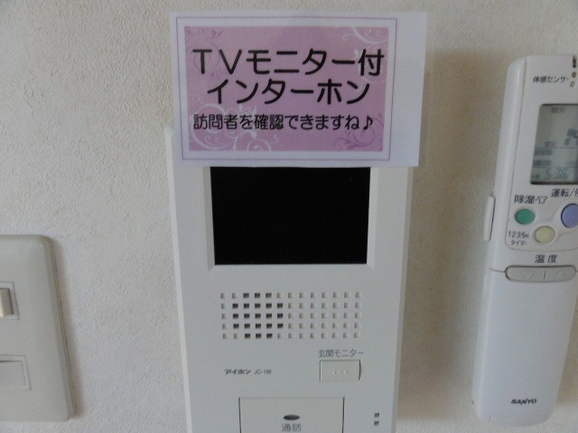 モニター付きインターホンで安心です。