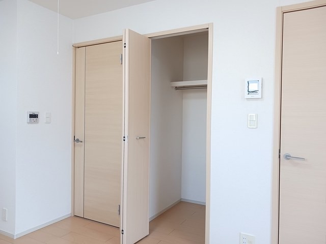 嬉しいウォークインクローゼット付きです