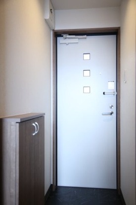 明るい玄関でお出迎え！