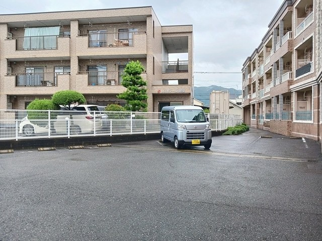 敷地内駐車場も完備。