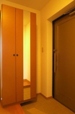 明るい玄関でお出迎え