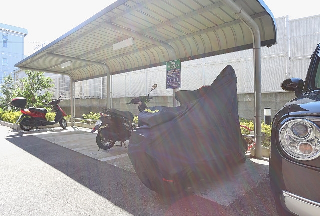 屋根付きバイク置場