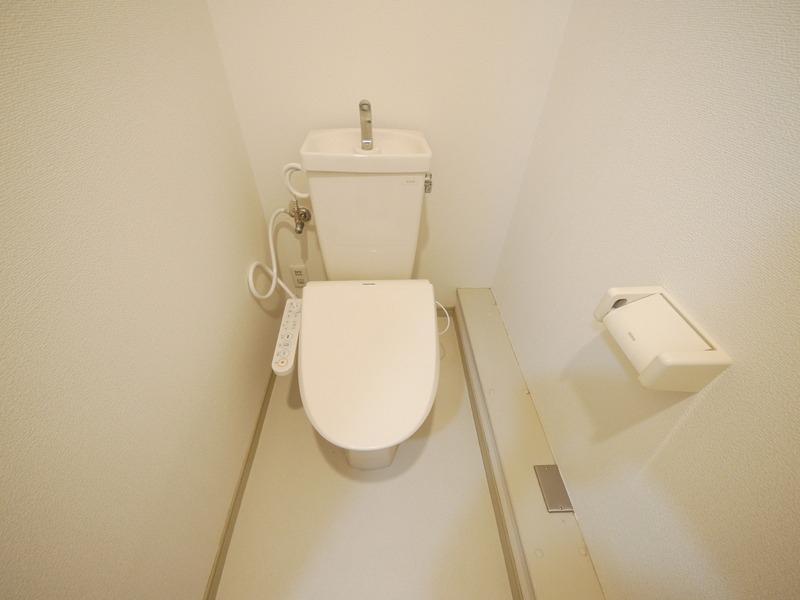 嬉しいウォシュレット付きです