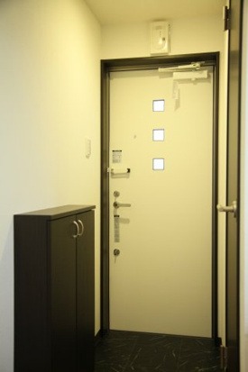 玄関はこのようになってます。