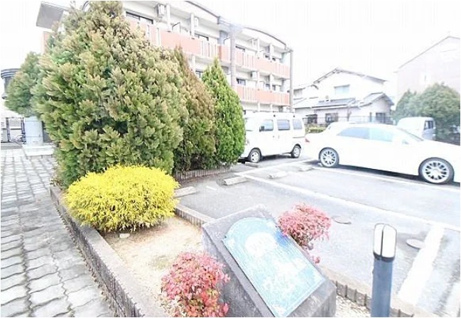 お車はこちらに停めれます。