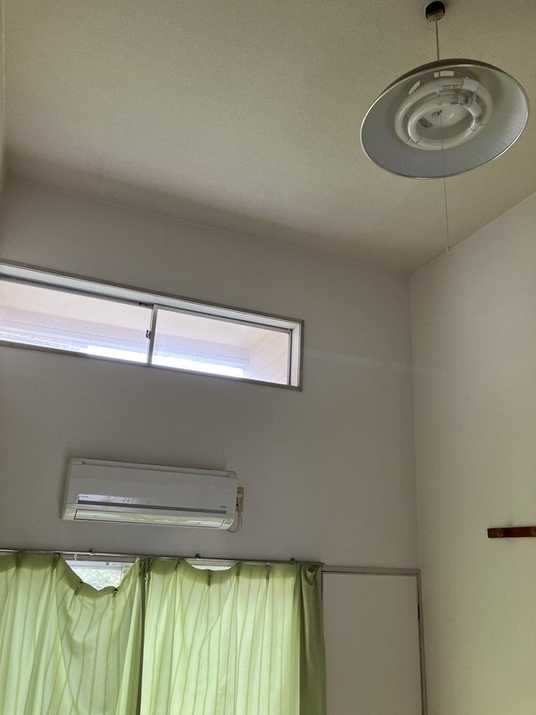 天井は高いので開放感あります